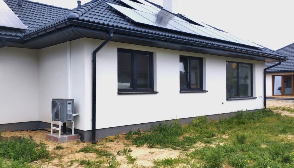 Na jakim etapie budowy montować powietrzną pompę ciepła? Kolejność instalacji krok po kroku